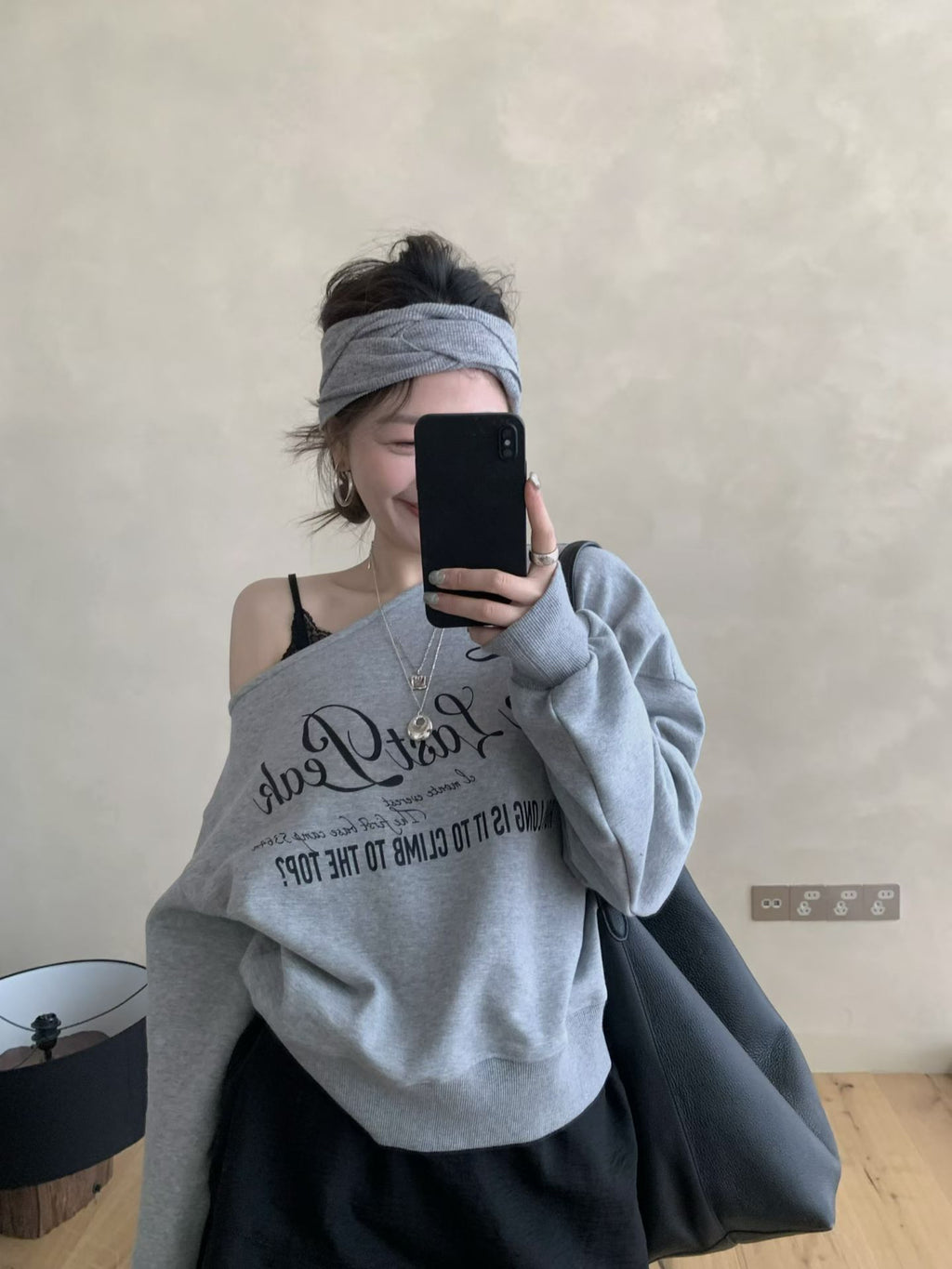 LACHER Women's American Vintage Off-Shoulder Letter Print Loose Fit Long Sleeve T-Shirt