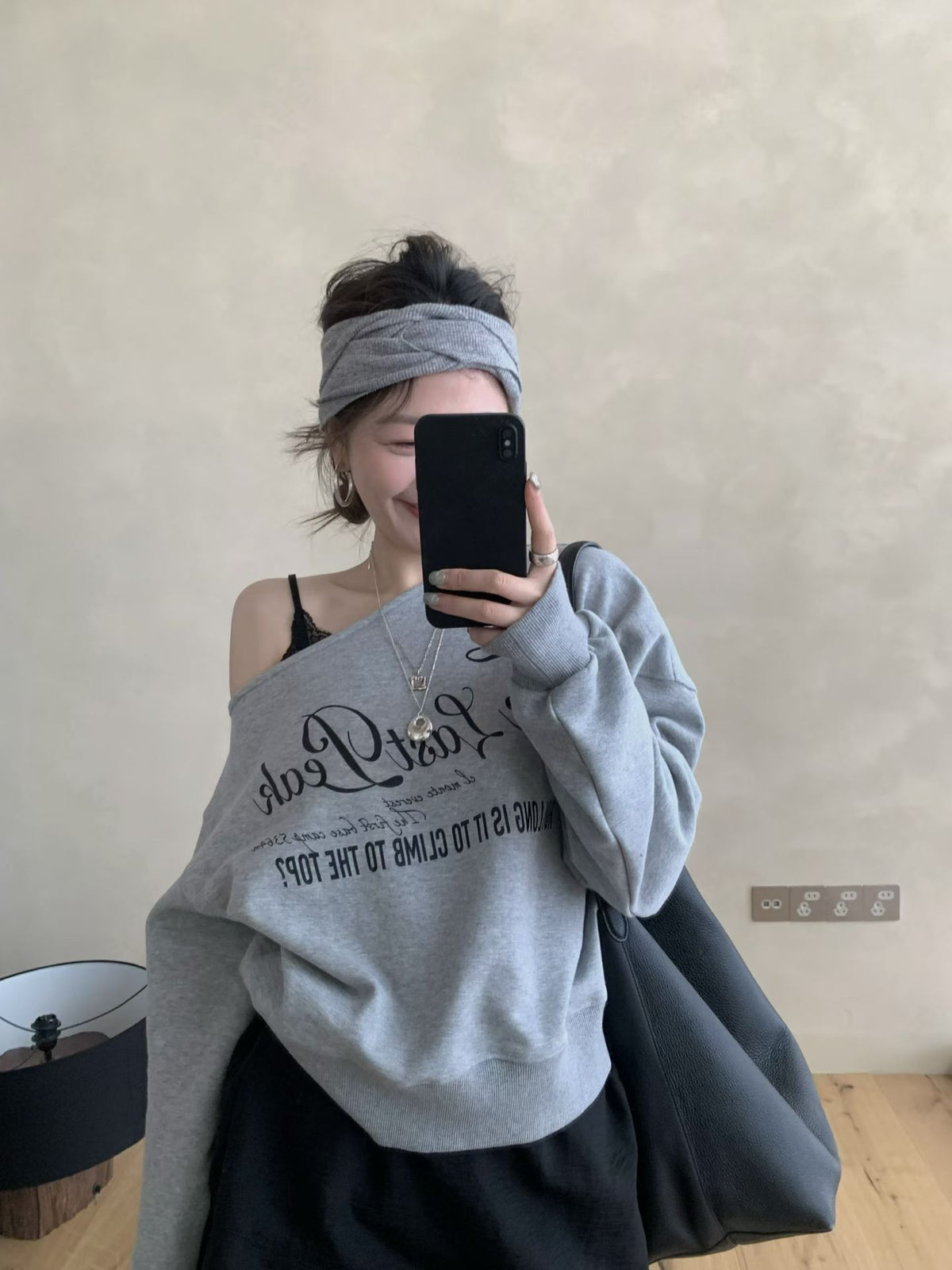 LACHER Women's American Vintage Off-Shoulder Letter Print Loose Fit Long Sleeve T-Shirt