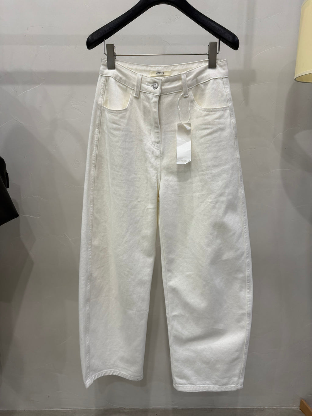 LACHER 2026 Spring Collection High-Waist Slimming Curved Leg Jeans