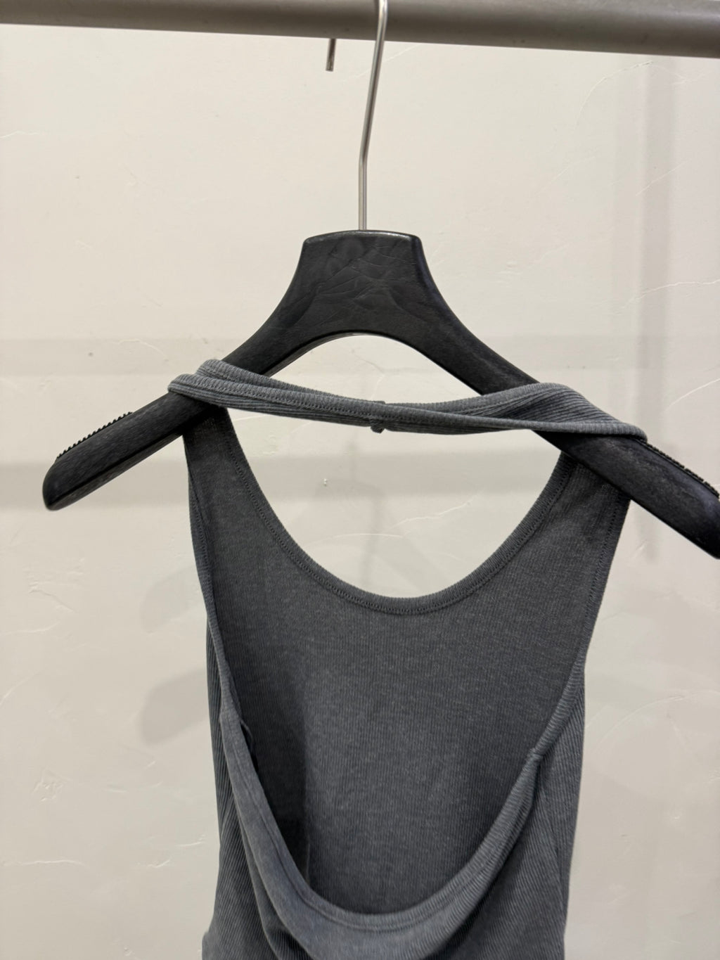 Chic Women's U-Neck Halter Knit Vest - Loose Fit Solid Color Sleeveless Crop Top