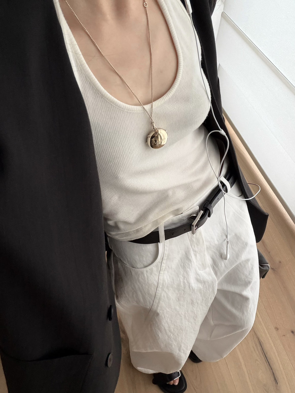 Chic Women's U-Neck Halter Knit Vest - Loose Fit Solid Color Sleeveless Crop Top