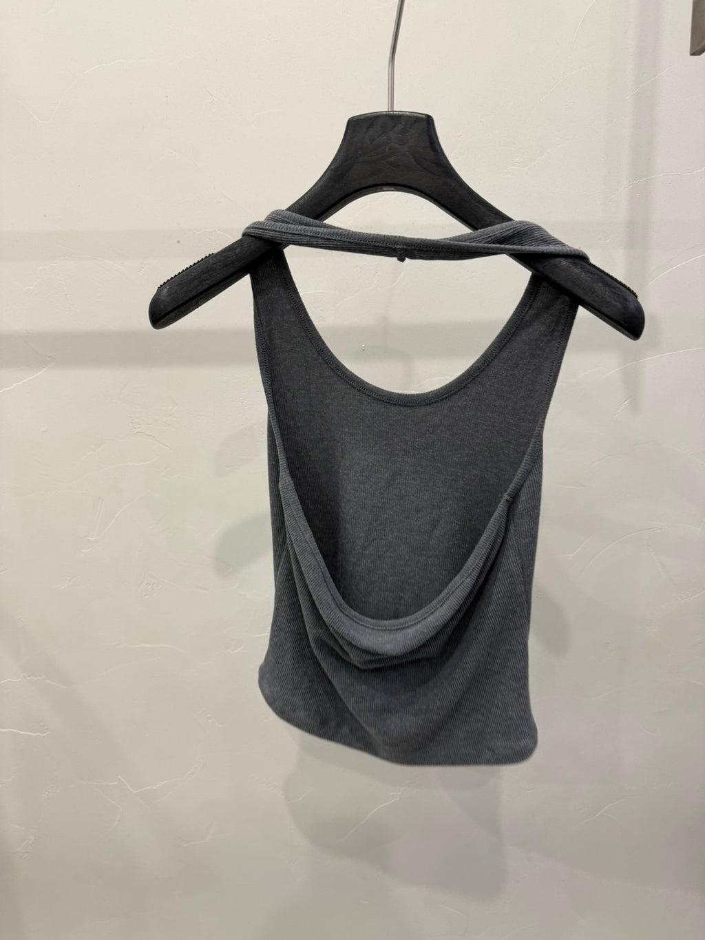 Chic Women's U-Neck Halter Knit Vest - Loose Fit Solid Color Sleeveless Crop Top