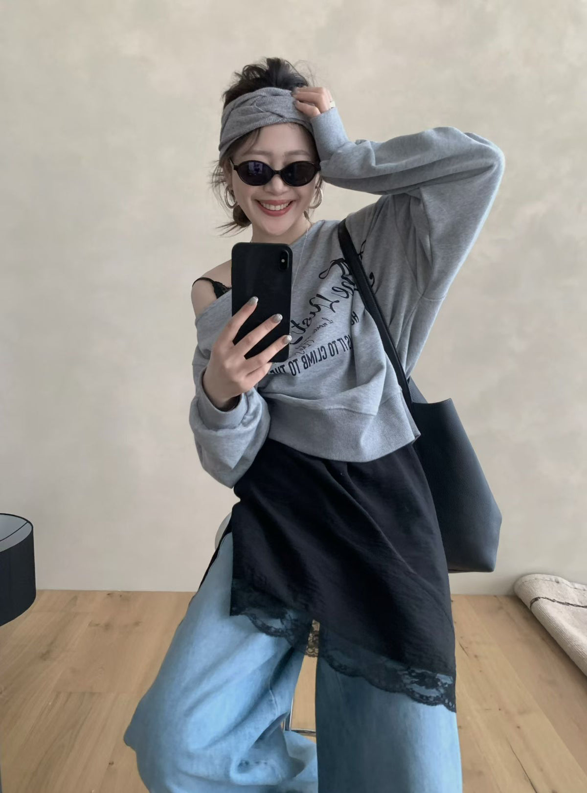 LACHER Women's American Vintage Off-Shoulder Letter Print Loose Fit Long Sleeve T-Shirt