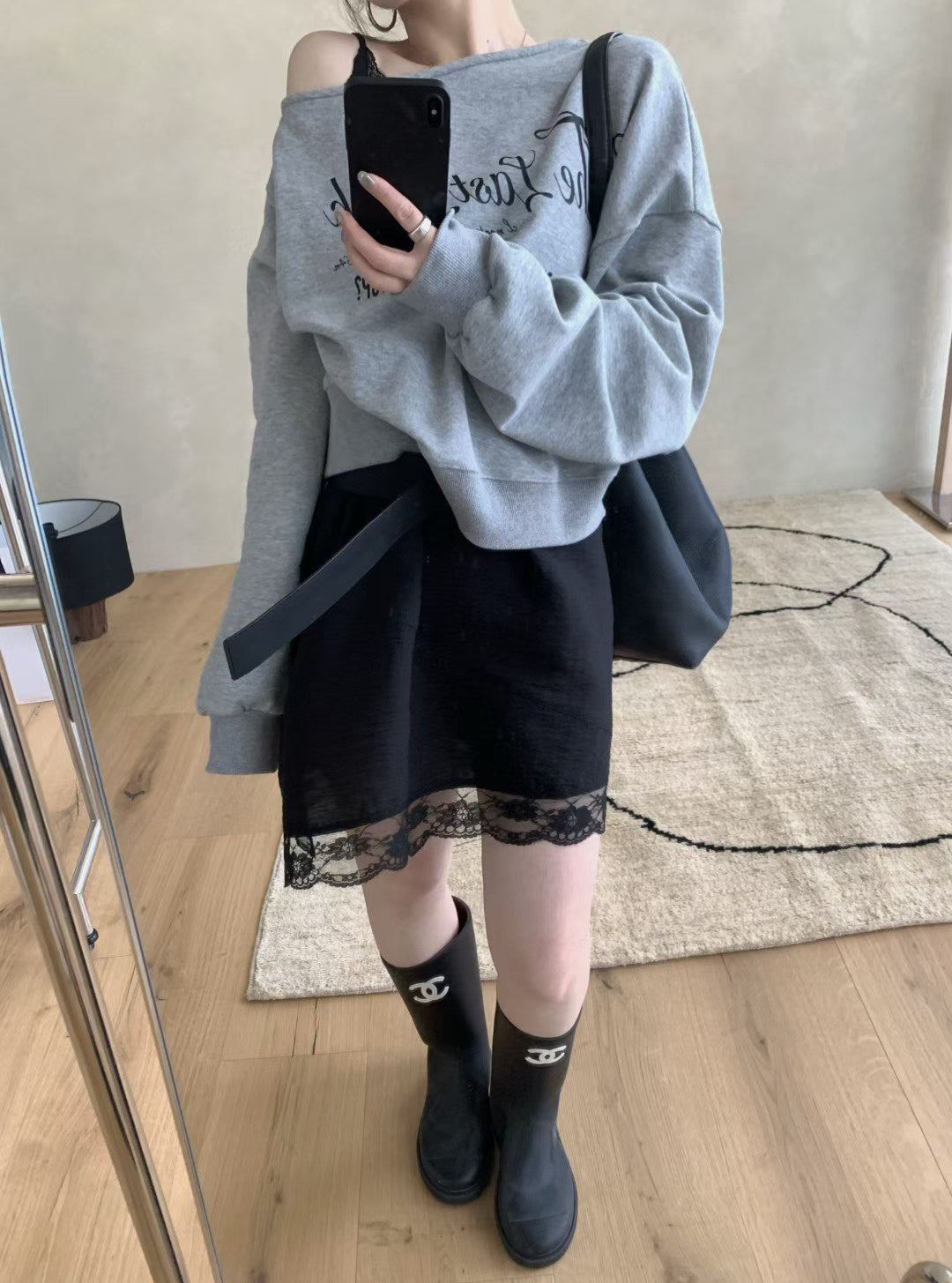 LACHER Women's American Vintage Off-Shoulder Letter Print Loose Fit Long Sleeve T-Shirt