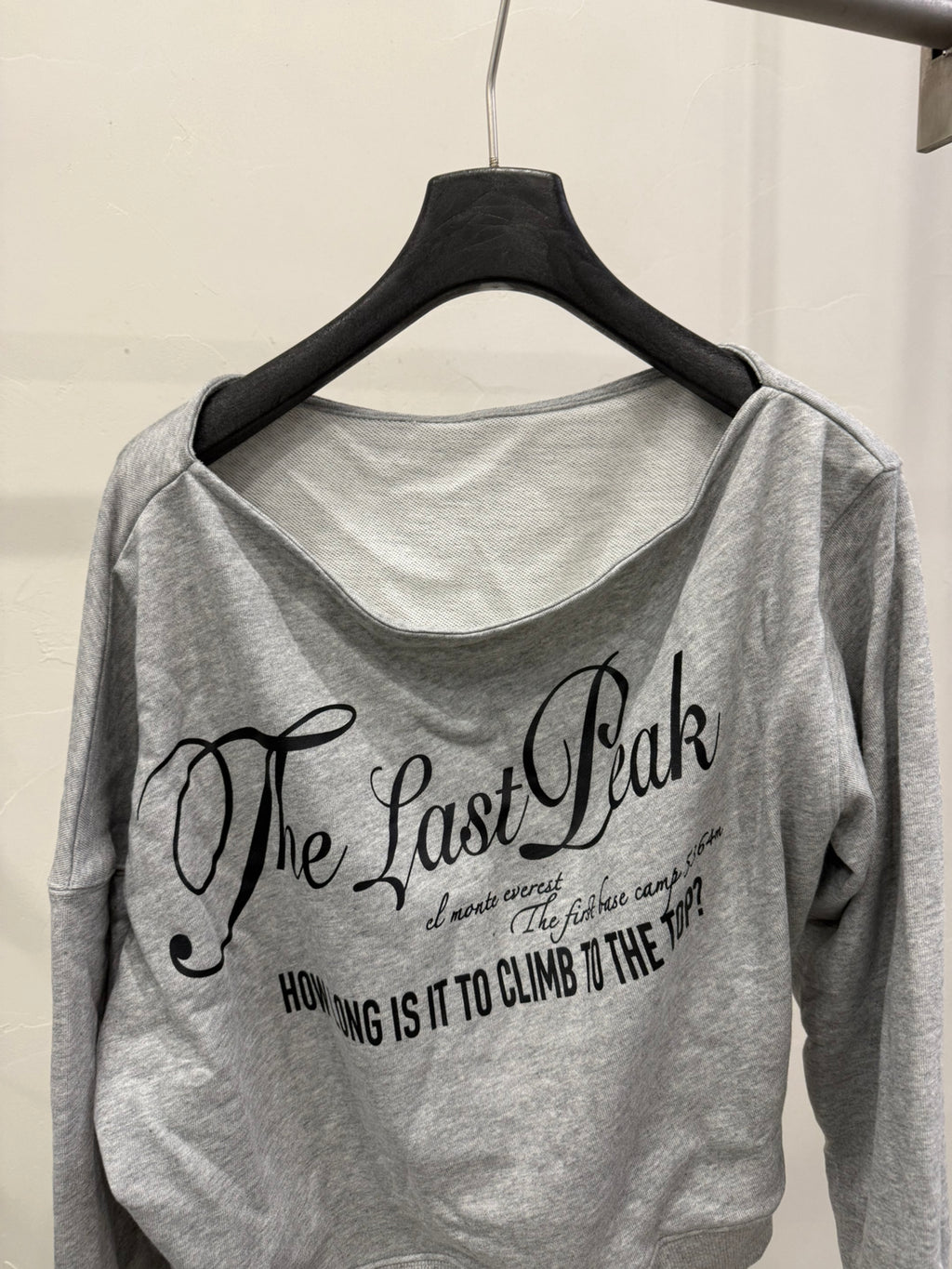 LACHER Women's American Vintage Off-Shoulder Letter Print Loose Fit Long Sleeve T-Shirt
