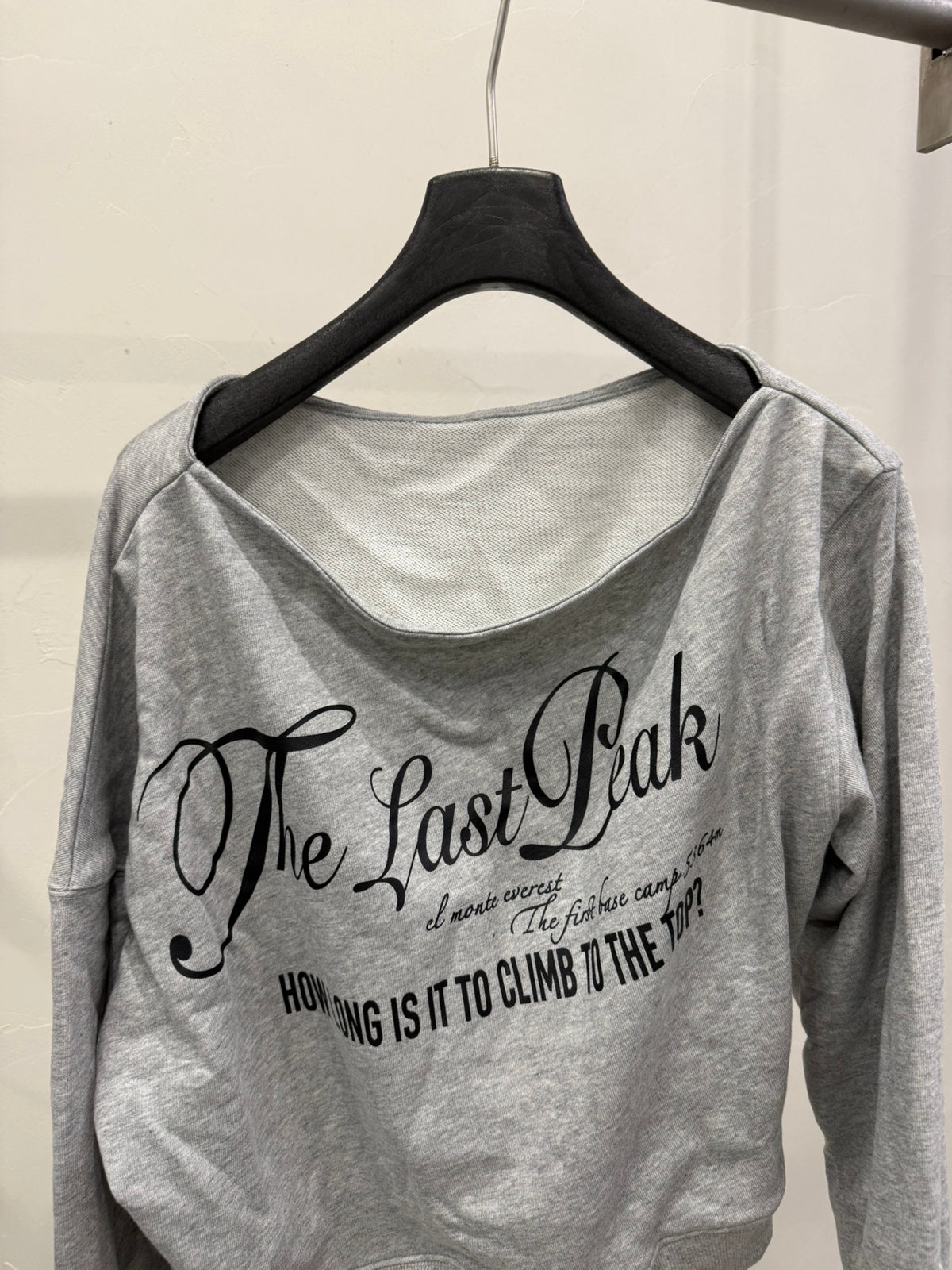 LACHER Women's American Vintage Off-Shoulder Letter Print Loose Fit Long Sleeve T-Shirt